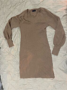 GAP Ribbed V‑Neck Long Sleeve Sweater Dress in Taupe